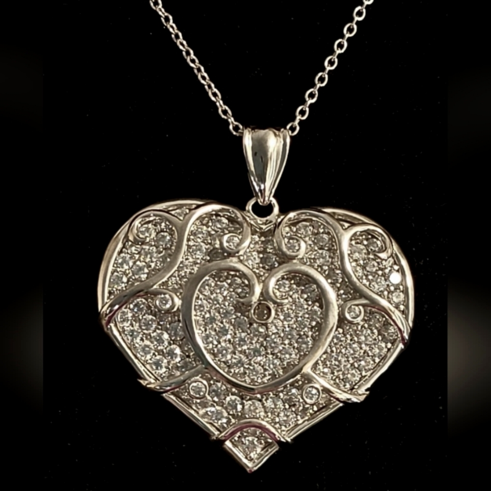 Crystal Pave Heart Pendant Necklace. Dazzling Sparkles. Sterling Silver ❤️❤️❤